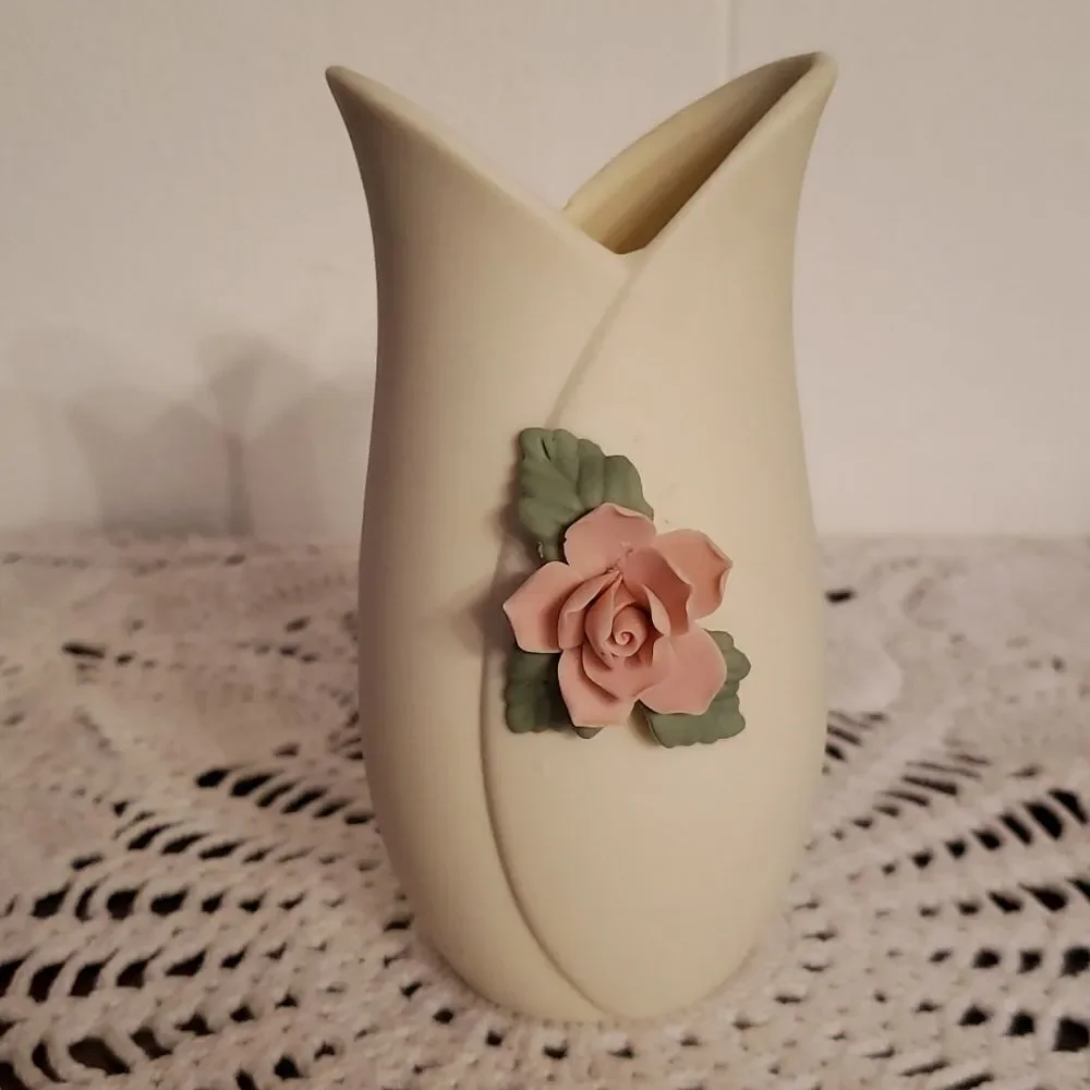 Lovely Vintage Jamestown China Tea Rose Ceramic Vase